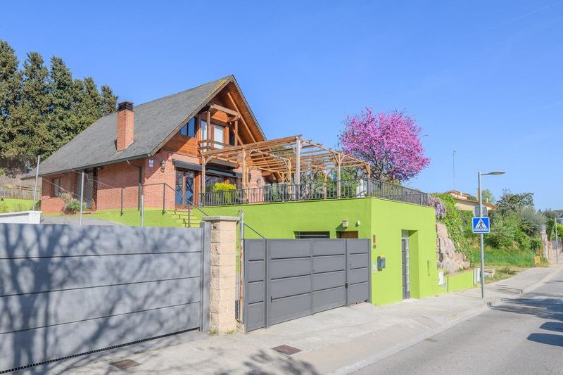 Foto 0dd385bb-3a05-4941-aa1c-c192572f7be1. Casa amb aparcament a Lliçà d´Amunt