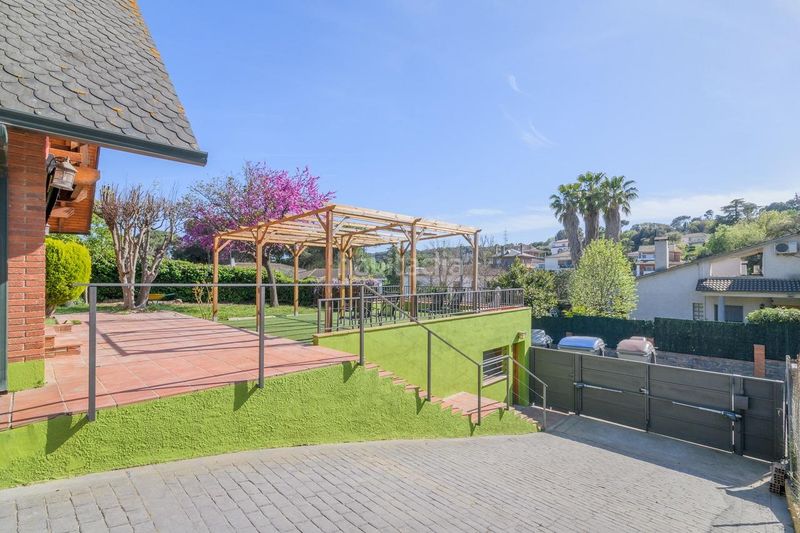 Foto 708ca11d-d1ff-4355-b300-40f566c48906. Casa amb aparcament a Lliçà d´Amunt