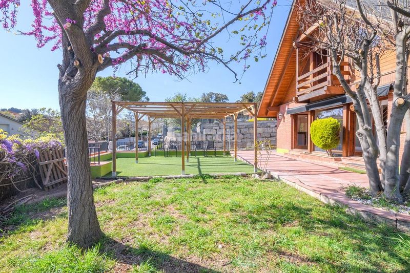 Foto abd51c3b-5643-4742-8fe3-682489ef71b7. Casa amb aparcament a Lliçà d´Amunt