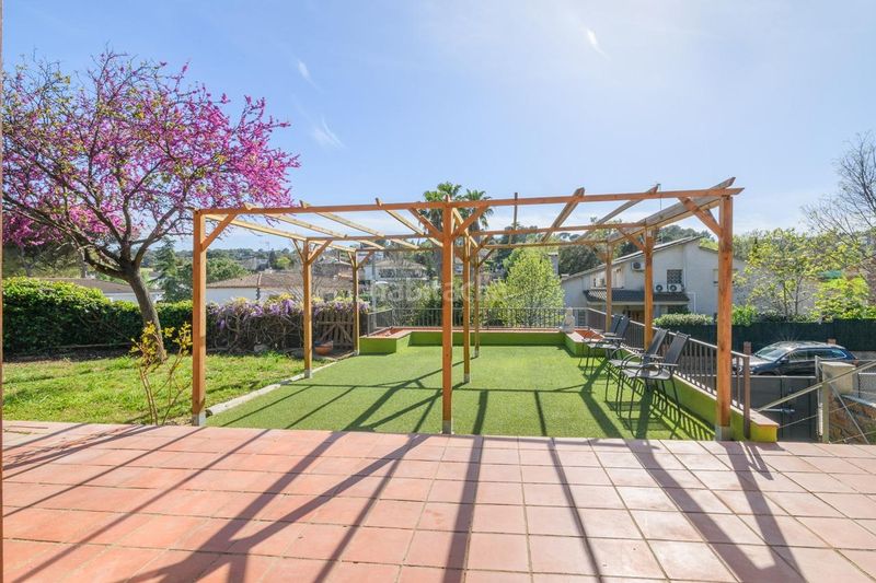 Foto b177d50e-5c21-4021-b0cb-90605ab86f09. Casa amb aparcament a Lliçà d´Amunt