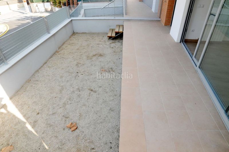 Foto 19726a51-addd-44f0-bac3-7ccb1aa2368d. Alquiler piso planta baja luminosa, exterior y con terraza en obra nueva del 2017. con parking y trastero en Tiana