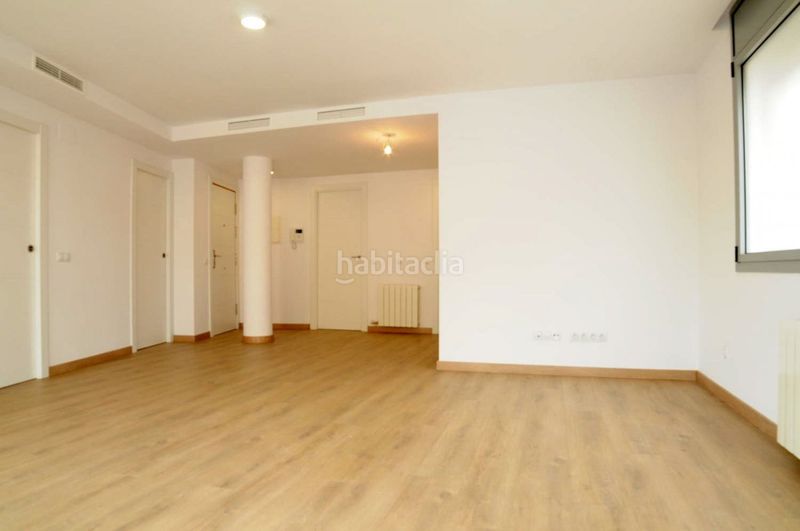 Foto 3c382f1e-2adc-425e-92bb-98726c576919. Alquiler piso planta baja luminosa, exterior y con terraza en obra nueva del 2017. con parking y trastero en Tiana