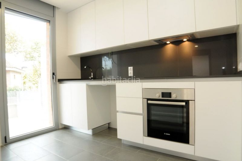Foto 7ad9f81b-88ad-4143-803a-8c4b4e4154ae. Alquiler piso planta baja luminosa, exterior y con terraza en obra nueva del 2017. con parking y trastero en Tiana
