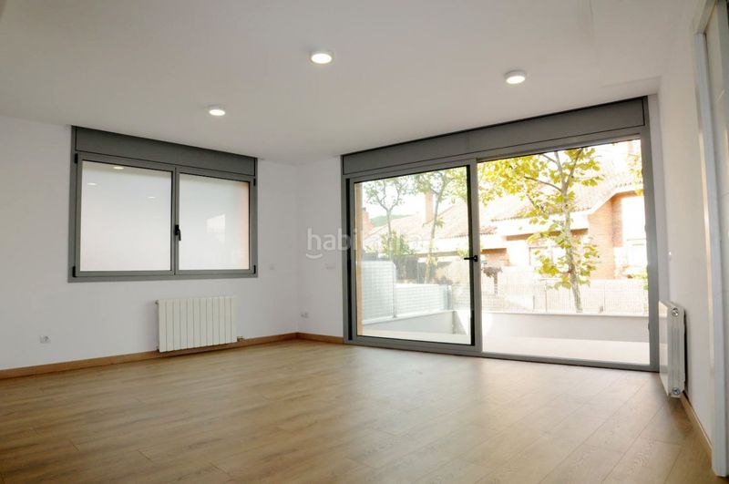 Foto 81df93e1-25e2-4618-a8e5-59bbc355f17a. Alquiler piso planta baja luminosa, exterior y con terraza en obra nueva del 2017. con parking y trastero en Tiana