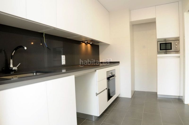 Foto 8e60080f-140a-401e-a3b6-0b432143f366. Alquiler piso planta baja luminosa, exterior y con terraza en obra nueva del 2017. con parking y trastero en Tiana