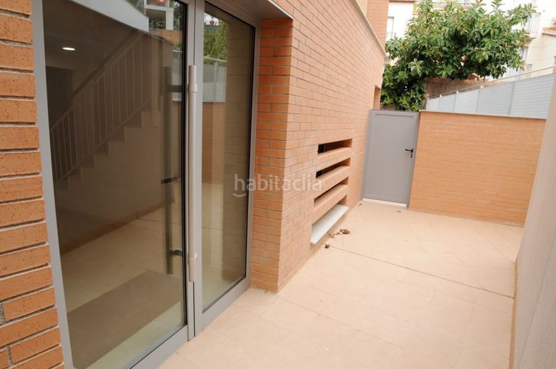 Foto 9e52ace0-5dc6-4791-8bee-aae0acef5e00. Alquiler piso planta baja luminosa, exterior y con terraza en obra nueva del 2017. con parking y trastero en Tiana