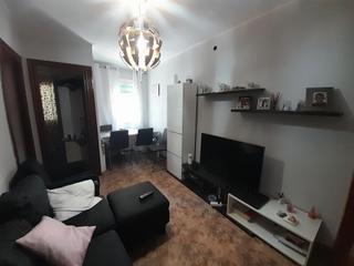 Pis  Carrer d' amadeu vives. Piso en venta con inquilino