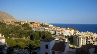 Lloguer Apartament a Mascarat. Encantador apartamento de 2 dormitorios con vistas al mar, junto