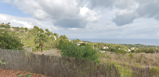 Terreny residencial a Altea la Vella. Parcela de 3.349 m con vistas al mar, a solo 200 metros del camp