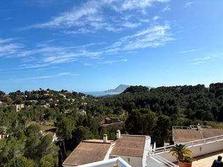 Apartamento  L'erico. Amplio apartamento con gran terraza , vistas al mar y a la sierr
