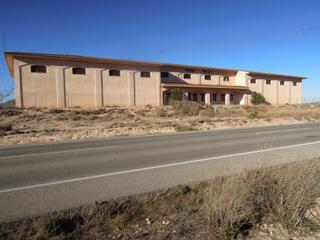 Local Comercial a Las Virtudes. Finca de 200 ha. 2.000.000 de m2, de regadio con pozo propio.
