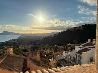 Casa  Copenhague. Magnifica casa semiadosada situada en altea hills con preciosas