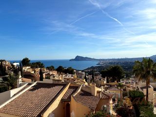 Casa en Altea Hills. Magnifica casa semiadosada con piscina situada en altea hills co