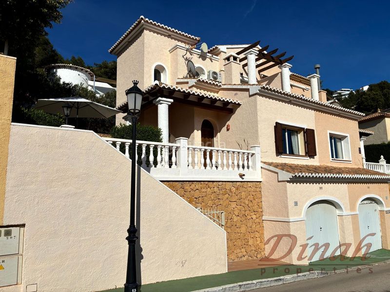 Foto 3a21f2f0-20ea-472a-bd1e-b357f79d179d. Casa amb calefacció piscina a Altea hills Altea