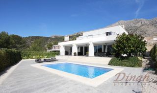 Lloguer Casa  Riu. Magnifica casa con gran parcela y vistas abiertas situada en la