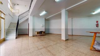 Miete Geschäftsraum in Carrús Oeste. Local comercial en dos alturas muy cerca de plaza madrid