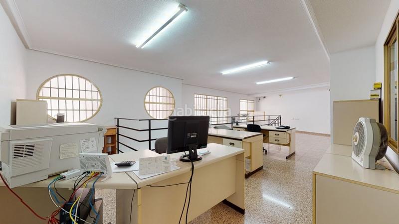 Foto 0b8d70a4-f7b1-4ce5-b35d-7abcb18e8ae3. Local comercial  en dos alturas muy cerca de plaza madrid en Elche / Elx