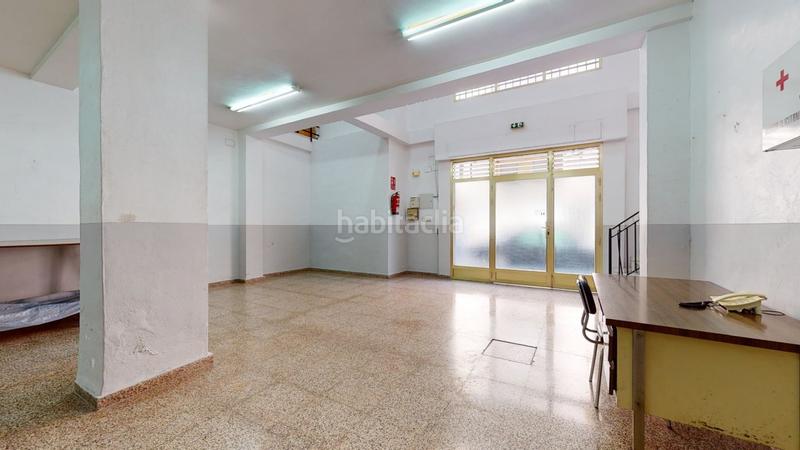 Foto bf8d5fec-9d74-4e03-8d72-f37df44ad936. Local comercial  en dos alturas muy cerca de plaza madrid en Elche / Elx