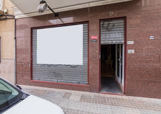 Location Local commercial à Plaza Crevillente - Antiguos Juzgados - El Asilo. Potente local comercial en edificio seminuevo en conrado del cam