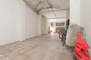Lloguer Local Comercial a El Raval - Portes Encarnades. Local en alquiler en calle filet de fora