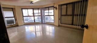 Lloguer Oficina a Reina Victoria - Miguel Hernández. Alquiler de entresuelo comercial en zona pisos azules en perfect