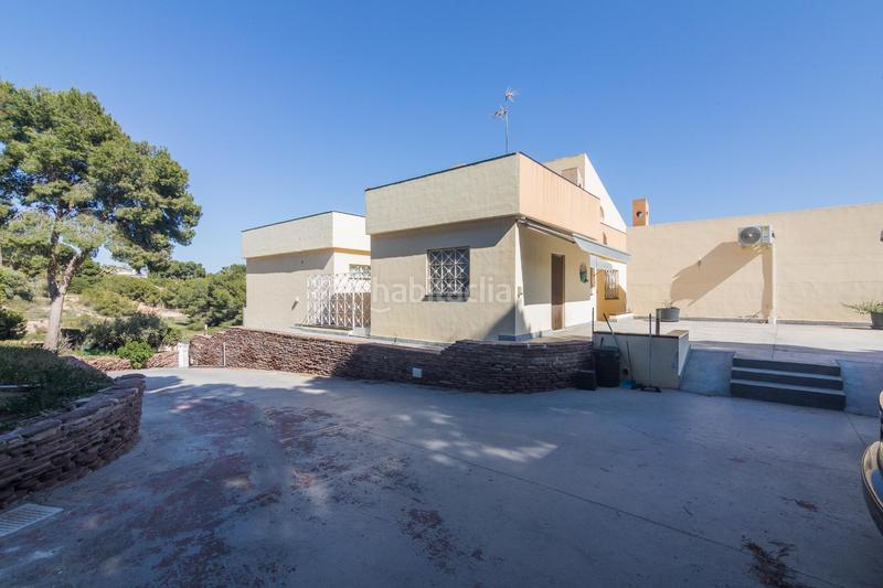 Foto 07906354-5c88-4e4a-8a1e-a363e09617cc. Xalet amb aparcament piscina a Jubalcoi Elche / Elx