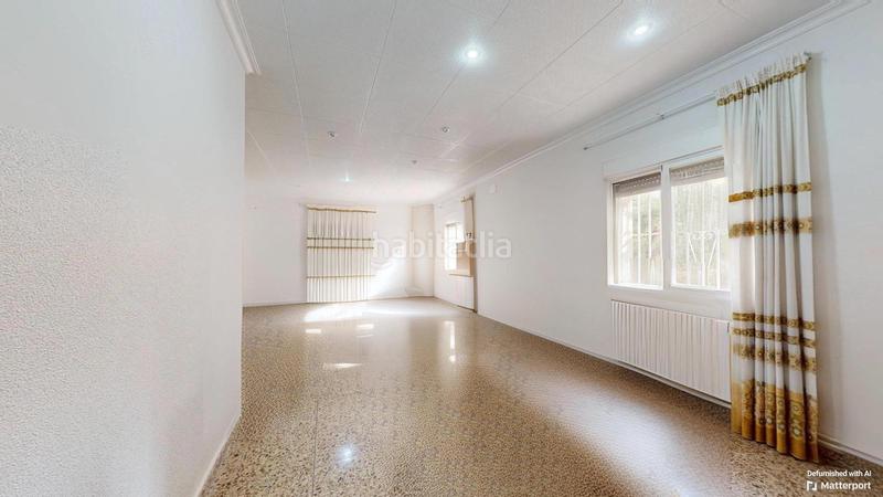 Foto 0903a033-3c0d-4f82-975b-5a321a949f29. Chalet  con gran potencial en Las Bayas, elche ideal para transformar en un oasis ibicenco !! en Elche / Elx