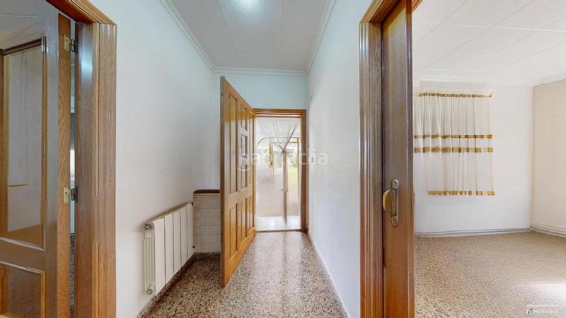 Foto 2b50c6af-739b-470e-98d2-48f384f31a47. Chalet  con gran potencial en Las Bayas, elche ideal para transformar en un oasis ibicenco !! en Elche / Elx