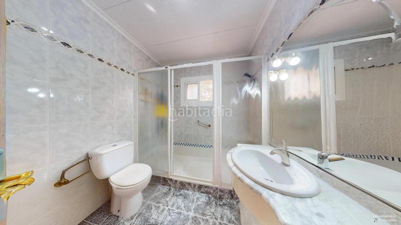Foto 77882cfa-8889-4d95-b671-a710e535b0ce. Chalet  con gran potencial en Las Bayas, elche ideal para transformar en un oasis ibicenco !! en Elche / Elx