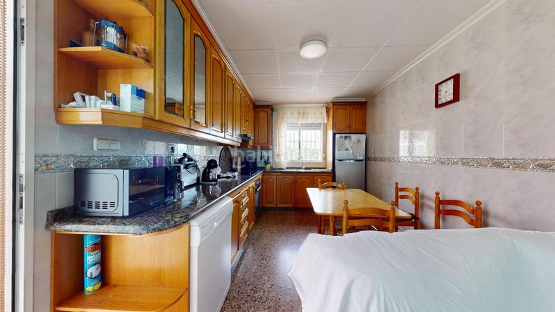 Foto 916e98ab-0b6d-447a-96ef-ed15f0fd1502. Chalet  con gran potencial en Las Bayas, elche ideal para transformar en un oasis ibicenco !! en Elche / Elx