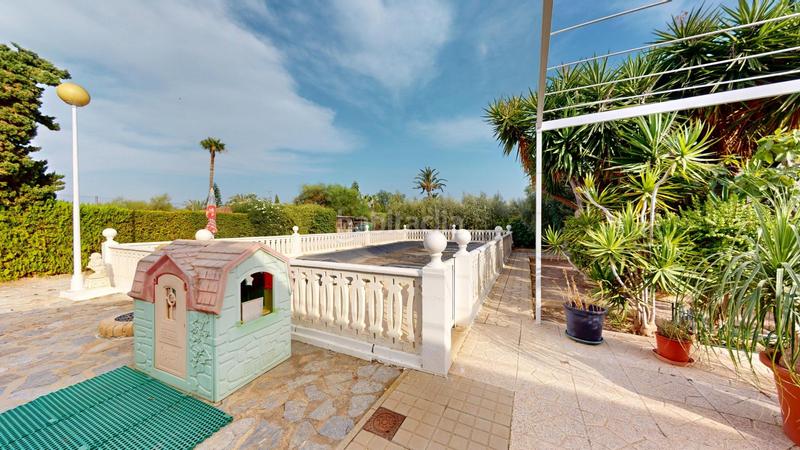 Foto ae61b8a7-8834-4229-9ec2-d3c13cb7c477. Chalet  con gran potencial en Las Bayas, elche ideal para transformar en un oasis ibicenco !! en Elche / Elx