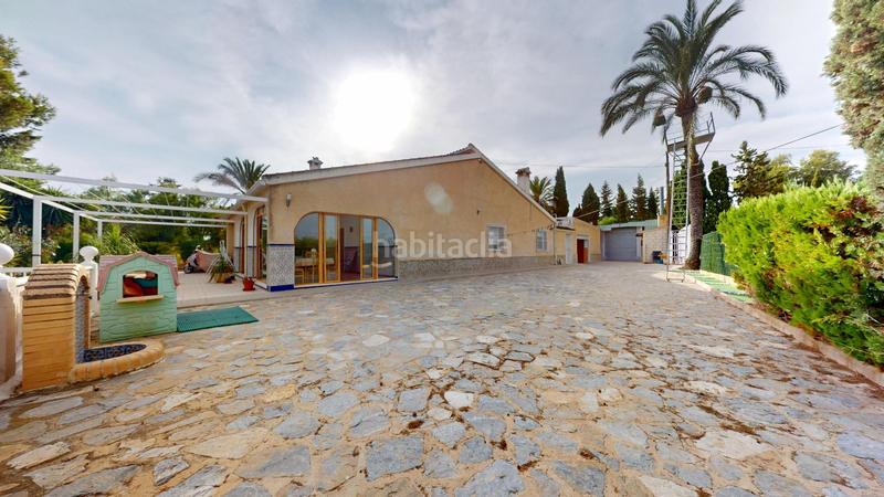 Foto c0549c5e-c3ef-40fa-87bd-60f6b35370d3. Chalet  con gran potencial en Las Bayas, elche ideal para transformar en un oasis ibicenco !! en Elche / Elx