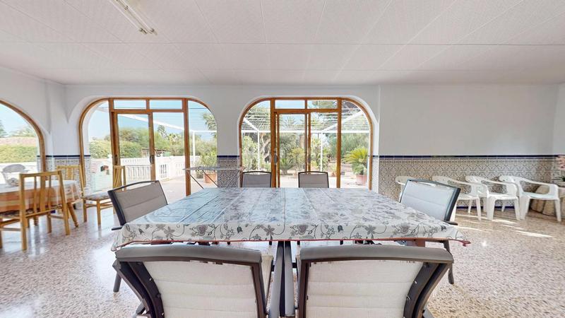 Foto e8080b29-0141-427f-b9b7-a3648e77b978. Chalet  con gran potencial en Las Bayas, elche ideal para transformar en un oasis ibicenco !! en Elche / Elx