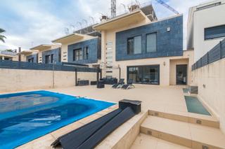 Chalet à El Travaló - Martínez Valero. Chalet independiente en zona residencial prestigiosa  huerto tra