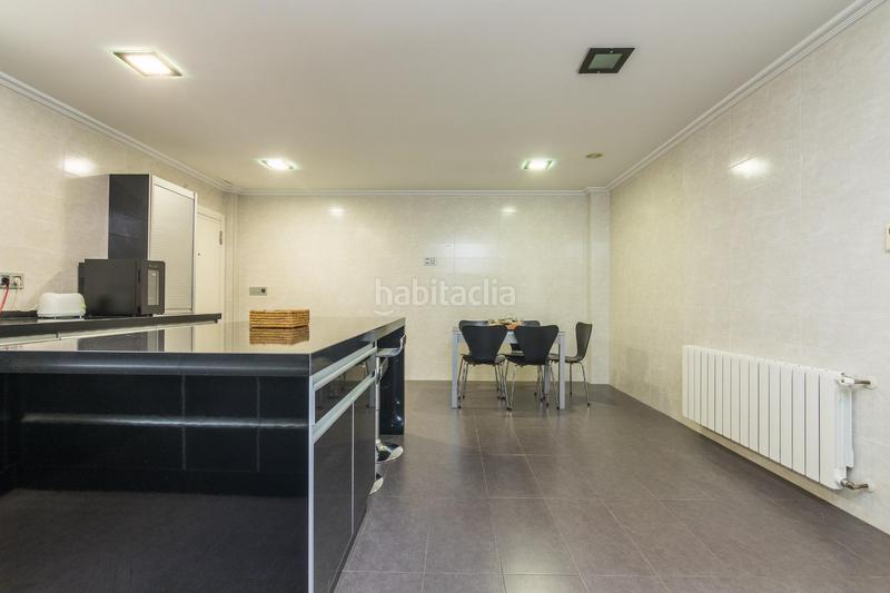 Foto 069d9891-e152-42c1-aa2c-e6695e0e74b6. Chalet  independiente en zona residencial prestigiosa huerto travalon proximo al estadio martinez valero elche en Elche / Elx