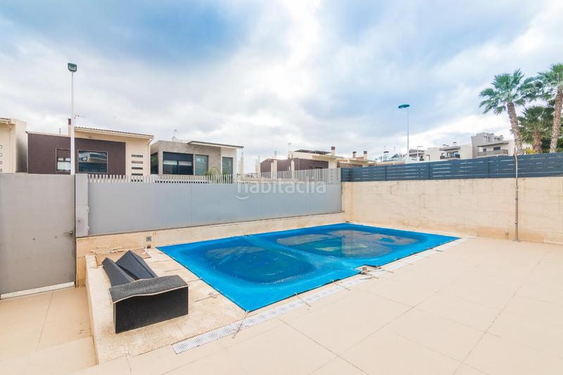 Foto 6bc74a0d-b73a-417b-890c-602d6f3e0f38. Chalet  independiente en zona residencial prestigiosa huerto travalon proximo al estadio martinez valero elche en Elche / Elx