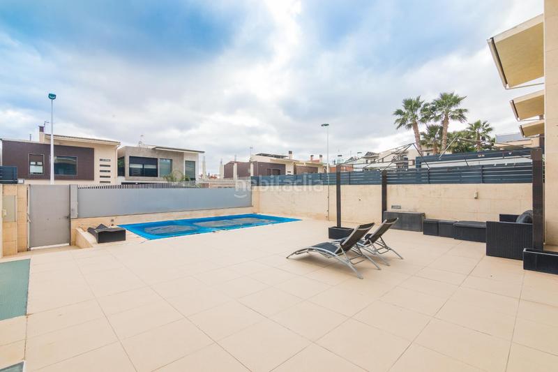 Foto 907fa0e6-b7e7-4957-8c17-cc644fcdcbab. Chalet  independiente en zona residencial prestigiosa huerto travalon proximo al estadio martinez valero elche en Elche / Elx