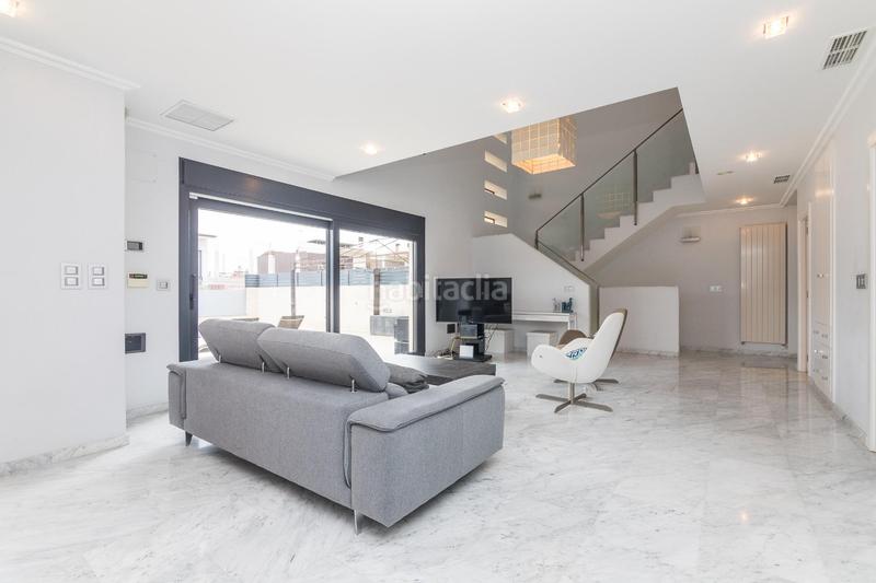 Foto c465493b-e824-4cdb-81cd-885f7c9860d7. Chalet  independiente en zona residencial prestigiosa huerto travalon proximo al estadio martinez valero elche en Elche / Elx