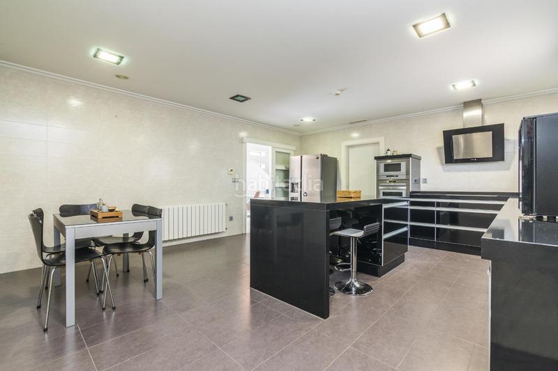 Foto c782743b-2048-47ed-962c-922c2af3b6c0. Chalet  independiente en zona residencial prestigiosa huerto travalon proximo al estadio martinez valero elche en Elche / Elx