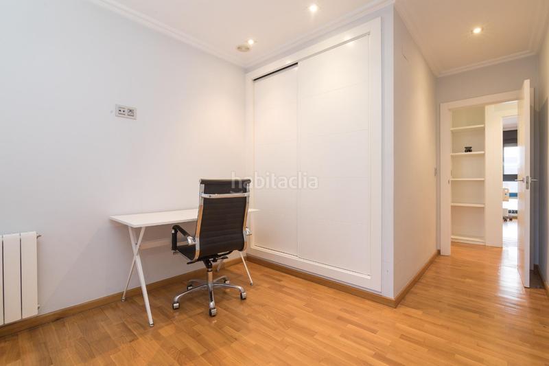 Foto d917fb51-d56b-4265-b737-0ee8259e5a92. Chalet  independiente en zona residencial prestigiosa huerto travalon proximo al estadio martinez valero elche en Elche / Elx