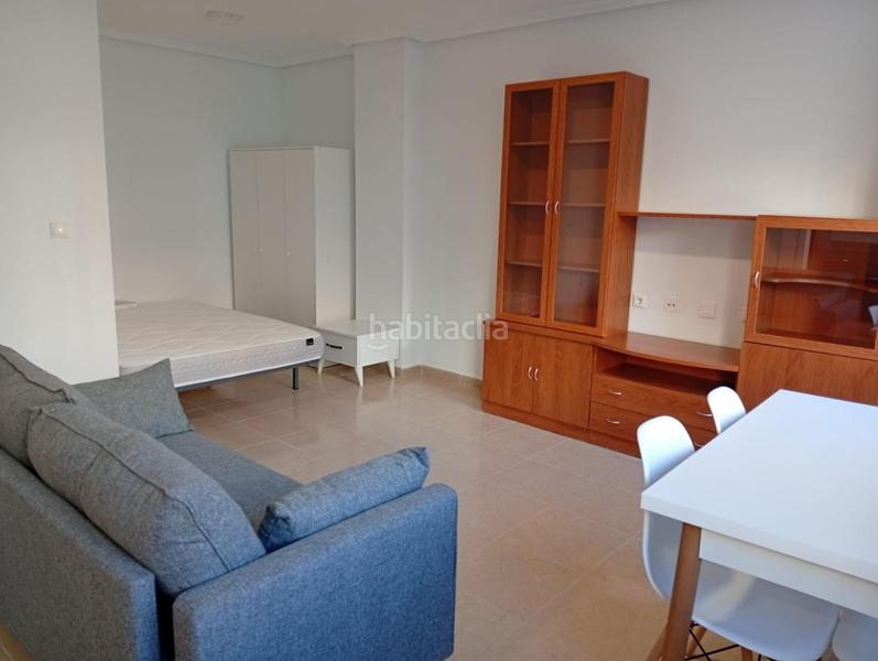 Foto 97d95e4c-3612-44ee-8bc9-4e951c2fc2f0. Alquiler piso acogedor apartamento para entrar a vivir en Torrevieja