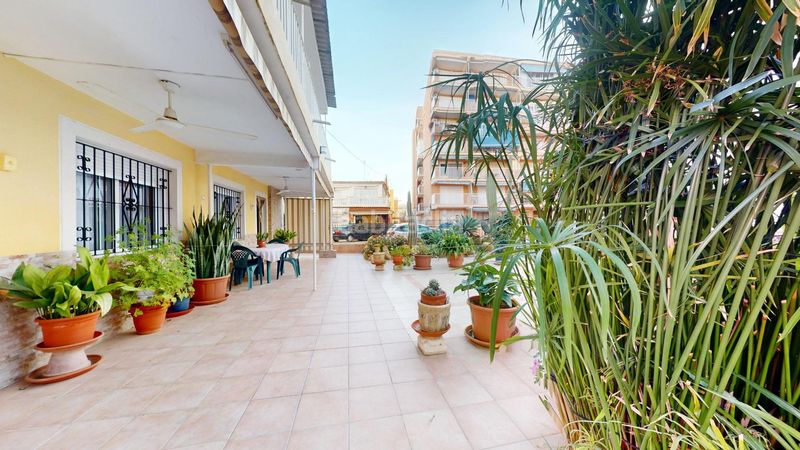 Foto 056f415e-019d-42d2-8b1c-f90760eedf16. Xalet amb aparcament a Playa Tamarit-Playa Lissa Santa Pola