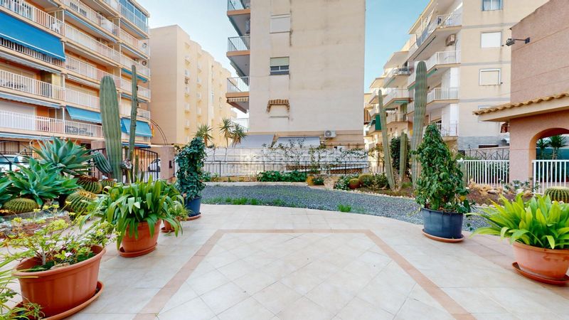 Foto 8a2187f4-32ab-4599-8a38-edaf5f9462dc. Xalet amb aparcament a Playa Tamarit-Playa Lissa Santa Pola