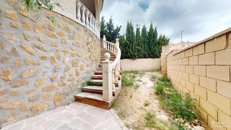 Foto 67f788e4-f7a3-4d67-ab78-e39a9e3ed439. Casa aparellada a Monforte del Cid