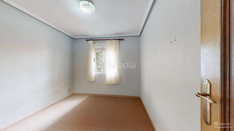 Foto c9282b3a-02ed-4103-92ba-b96e56723085. Casa aparellada a Monforte del Cid