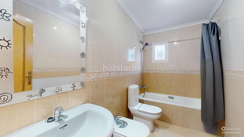 Foto d5d81617-60e1-438a-8e41-e152f2e696b8. Casa aparellada a Monforte del Cid