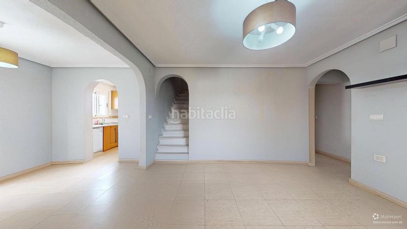 Foto f6c0b100-bb01-456f-af3f-333f3dc040a2. Casa aparellada a Monforte del Cid