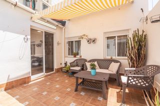Flat in Pont Nou - Corazón de Jesús. Coqueto piso en venta con patio privado en elche, zona reina vic