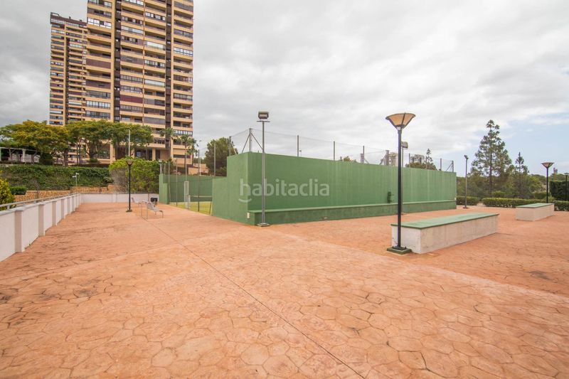 Foto 5772d4eb-acc7-4ed0-9786-bea87532903c. Àtic amb aparcament piscina a Via Parque Benidorm