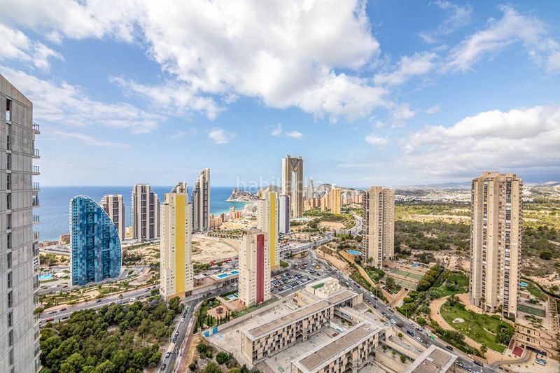 Foto 8cfaaad3-cb3a-41e2-ae67-0a6d11f8f3e7. Àtic amb aparcament piscina a Via Parque Benidorm